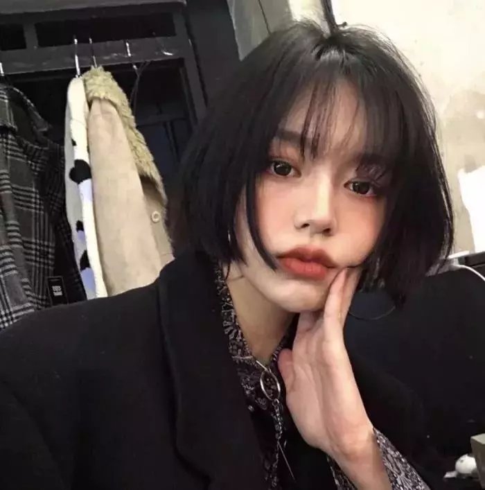 她的微笑像颗糖